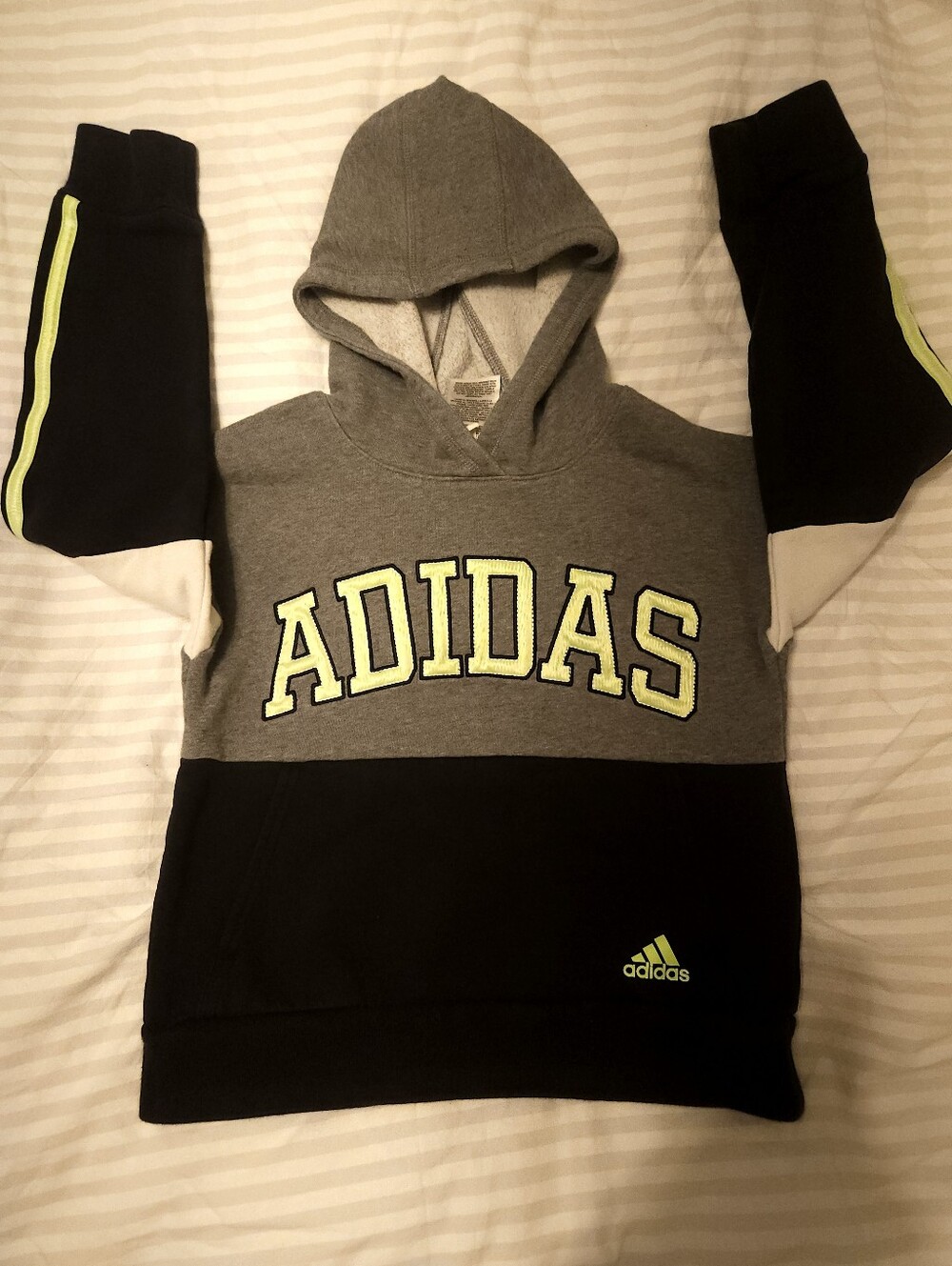 Adidas Boys Grey/Black/Green Sweatshirt Size S In Excellent Condition